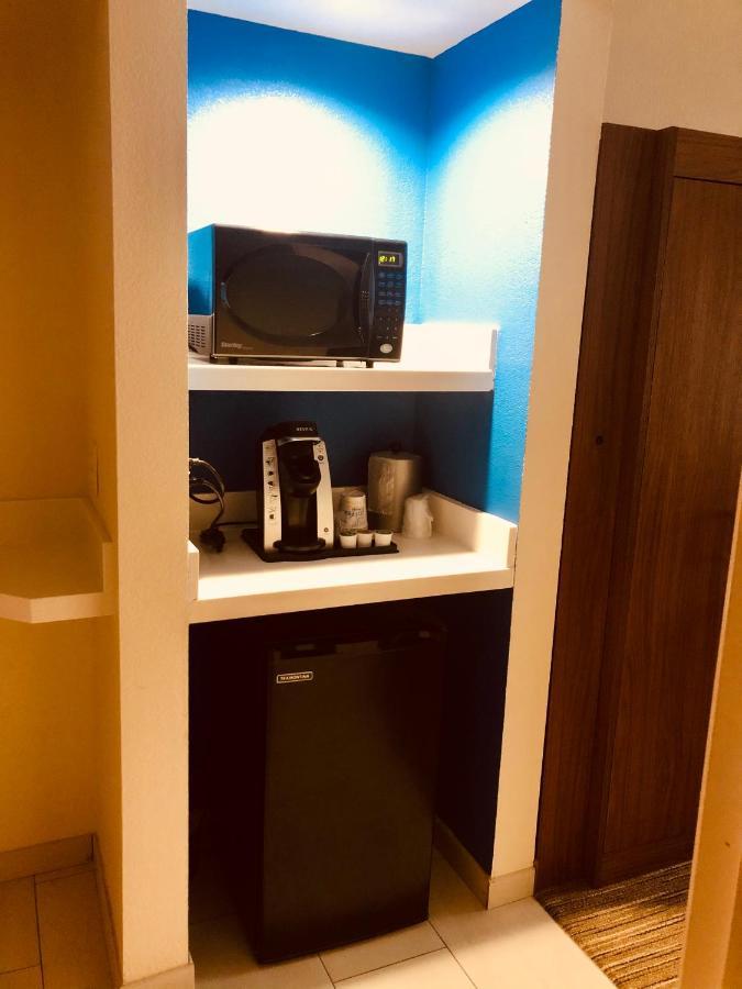 Holiday Inn Express & Suites Cedar Falls Zewnętrze zdjęcie