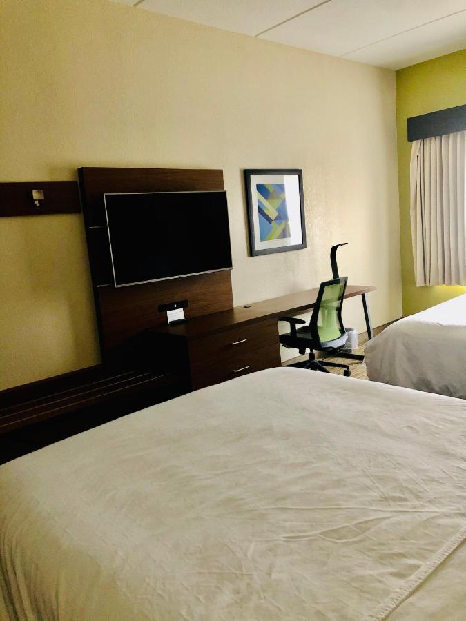 Holiday Inn Express & Suites Cedar Falls Zewnętrze zdjęcie