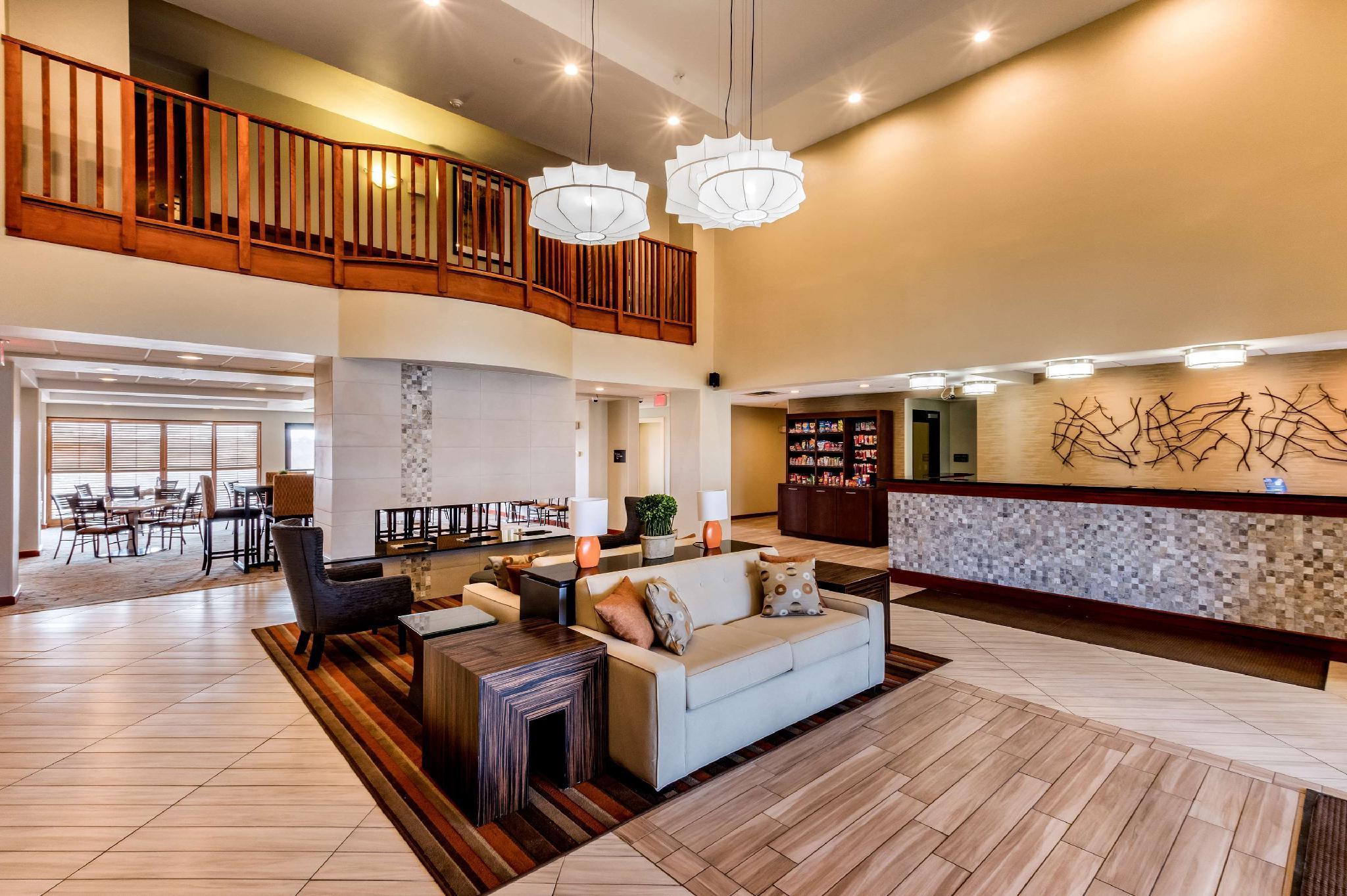 Holiday Inn Express & Suites Cedar Falls Zewnętrze zdjęcie