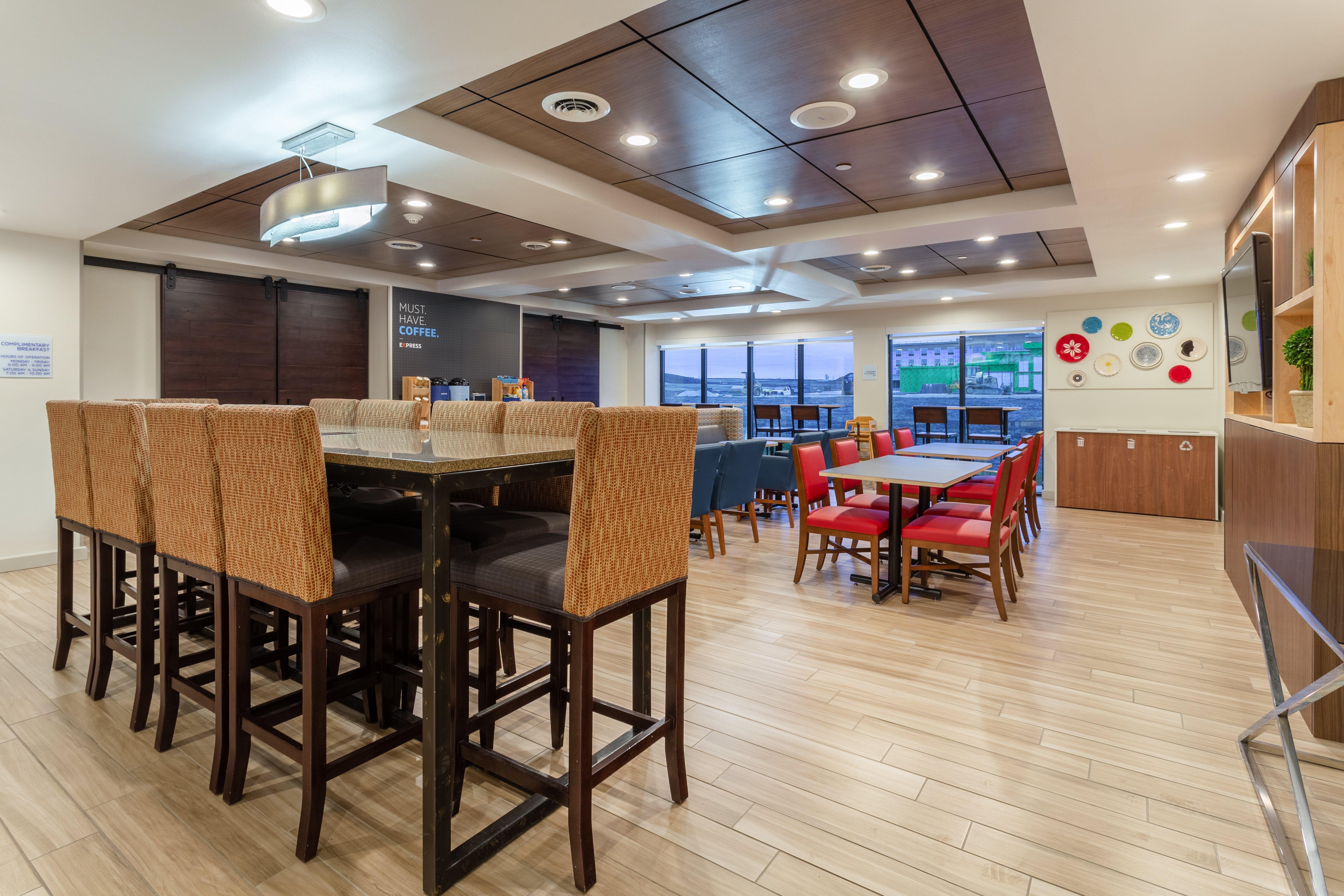 Holiday Inn Express & Suites Cedar Falls Zewnętrze zdjęcie