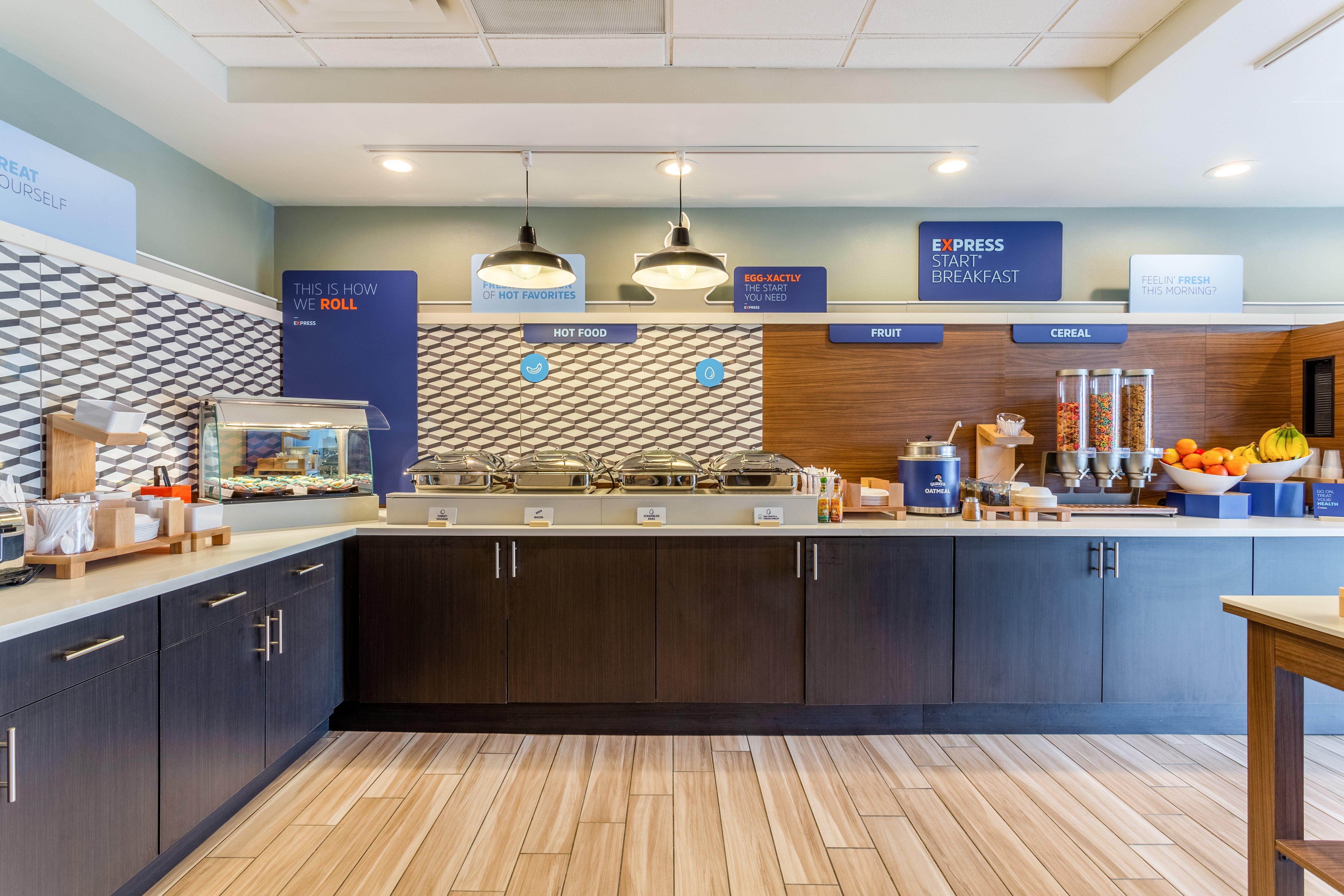 Holiday Inn Express & Suites Cedar Falls Zewnętrze zdjęcie