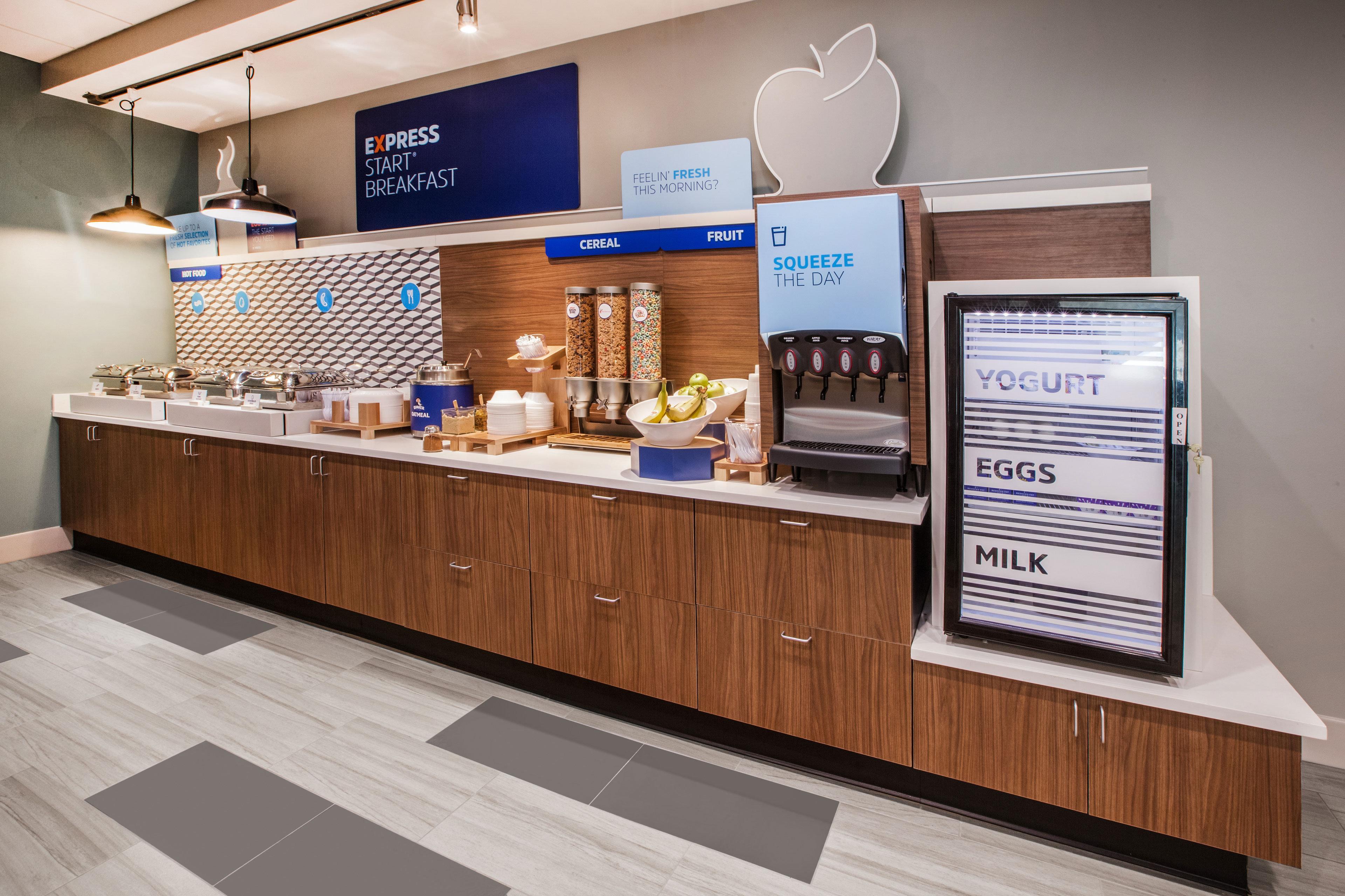 Holiday Inn Express & Suites Cedar Falls Zewnętrze zdjęcie