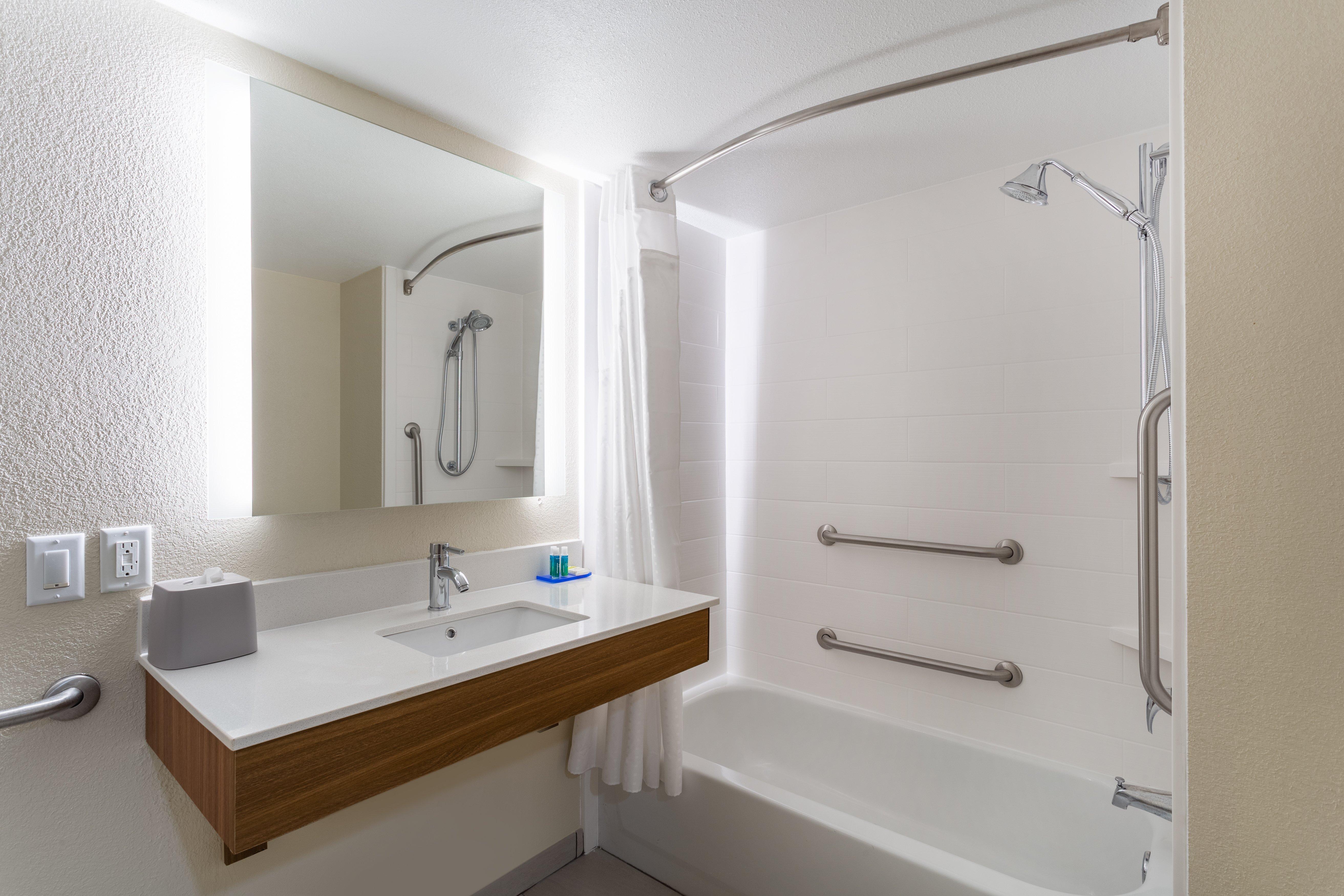 Holiday Inn Express & Suites Cedar Falls Zewnętrze zdjęcie