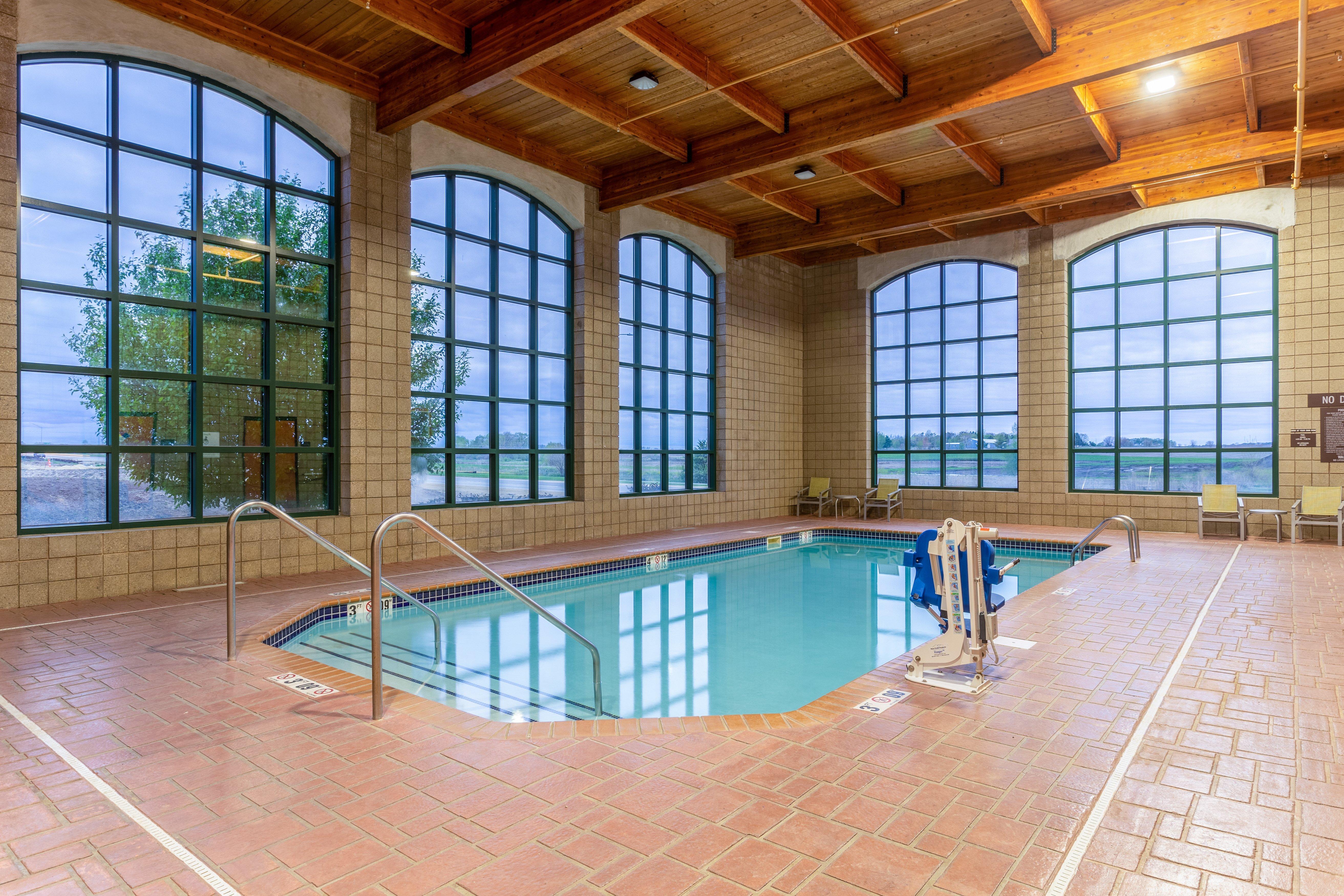Holiday Inn Express & Suites Cedar Falls Zewnętrze zdjęcie
