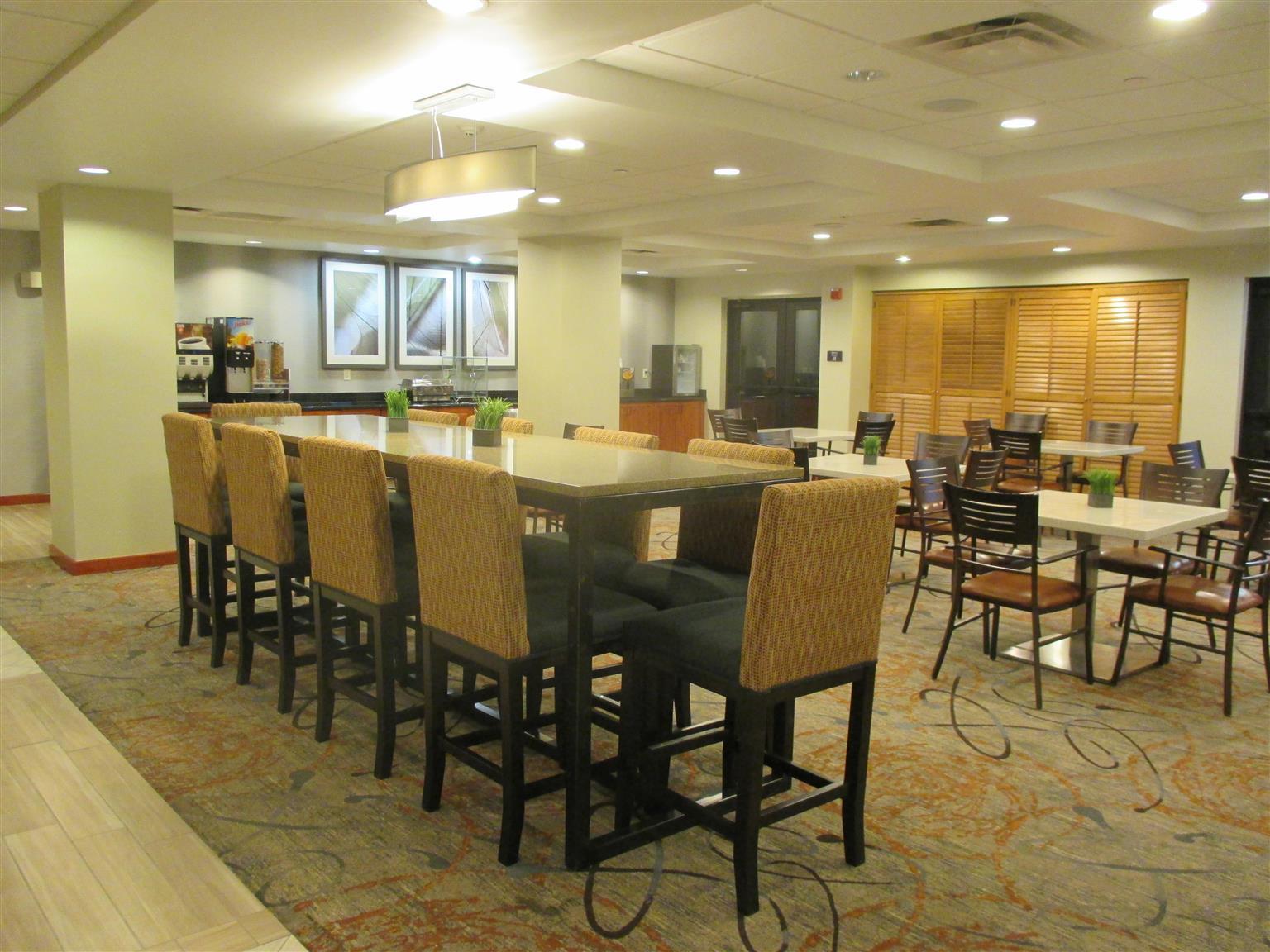 Holiday Inn Express & Suites Cedar Falls Zewnętrze zdjęcie