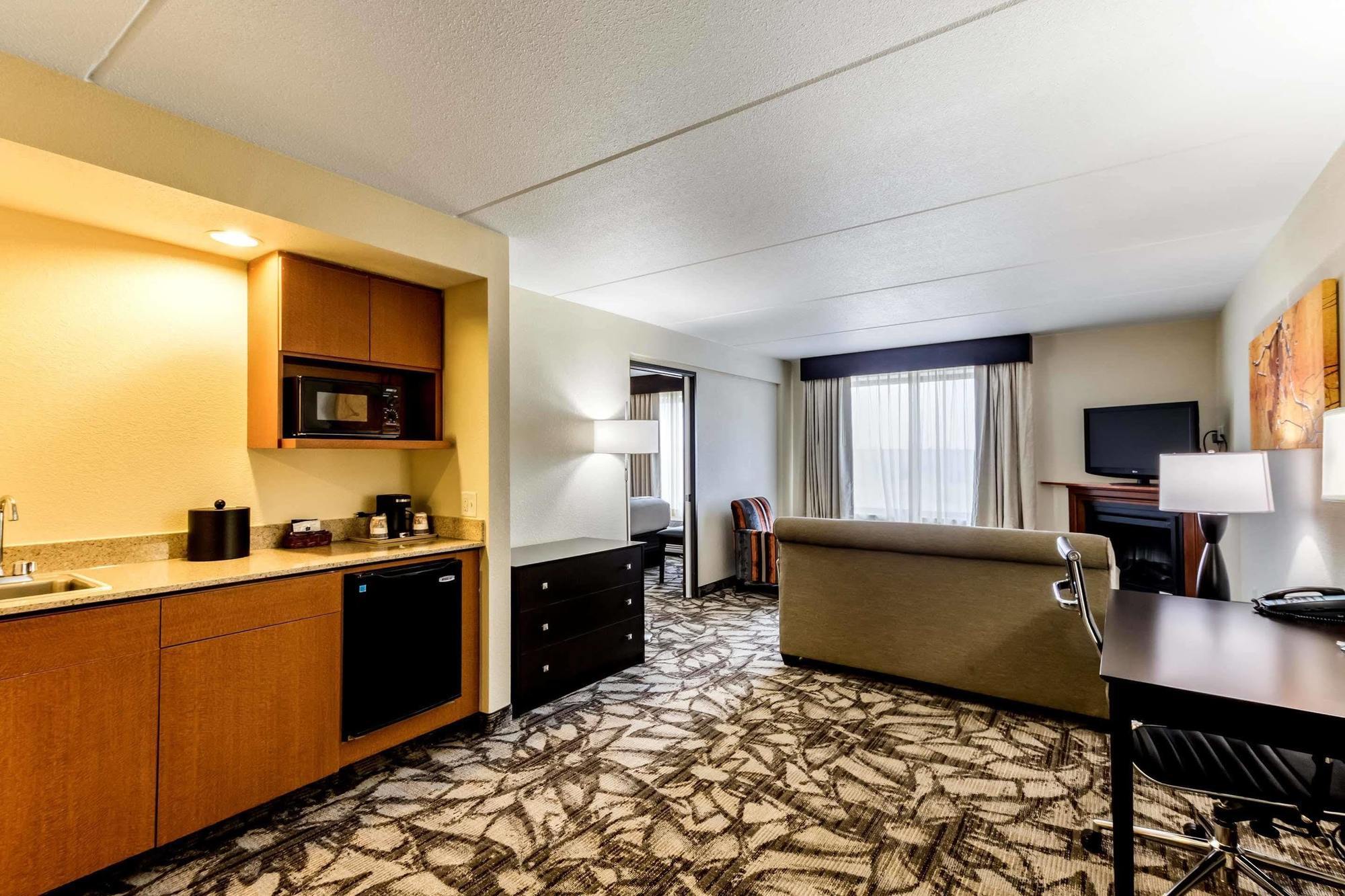 Holiday Inn Express & Suites Cedar Falls Zewnętrze zdjęcie