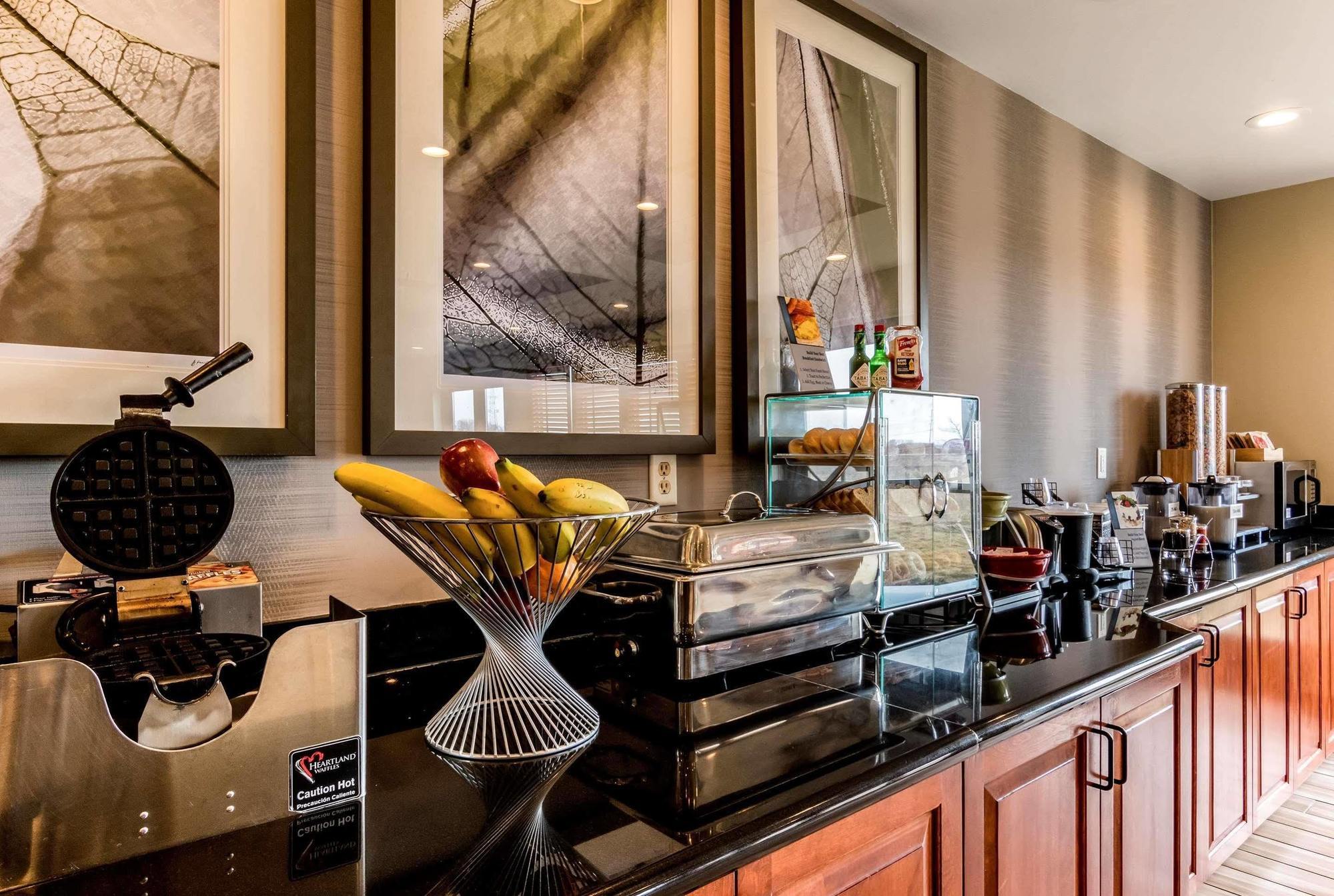 Holiday Inn Express & Suites Cedar Falls Zewnętrze zdjęcie