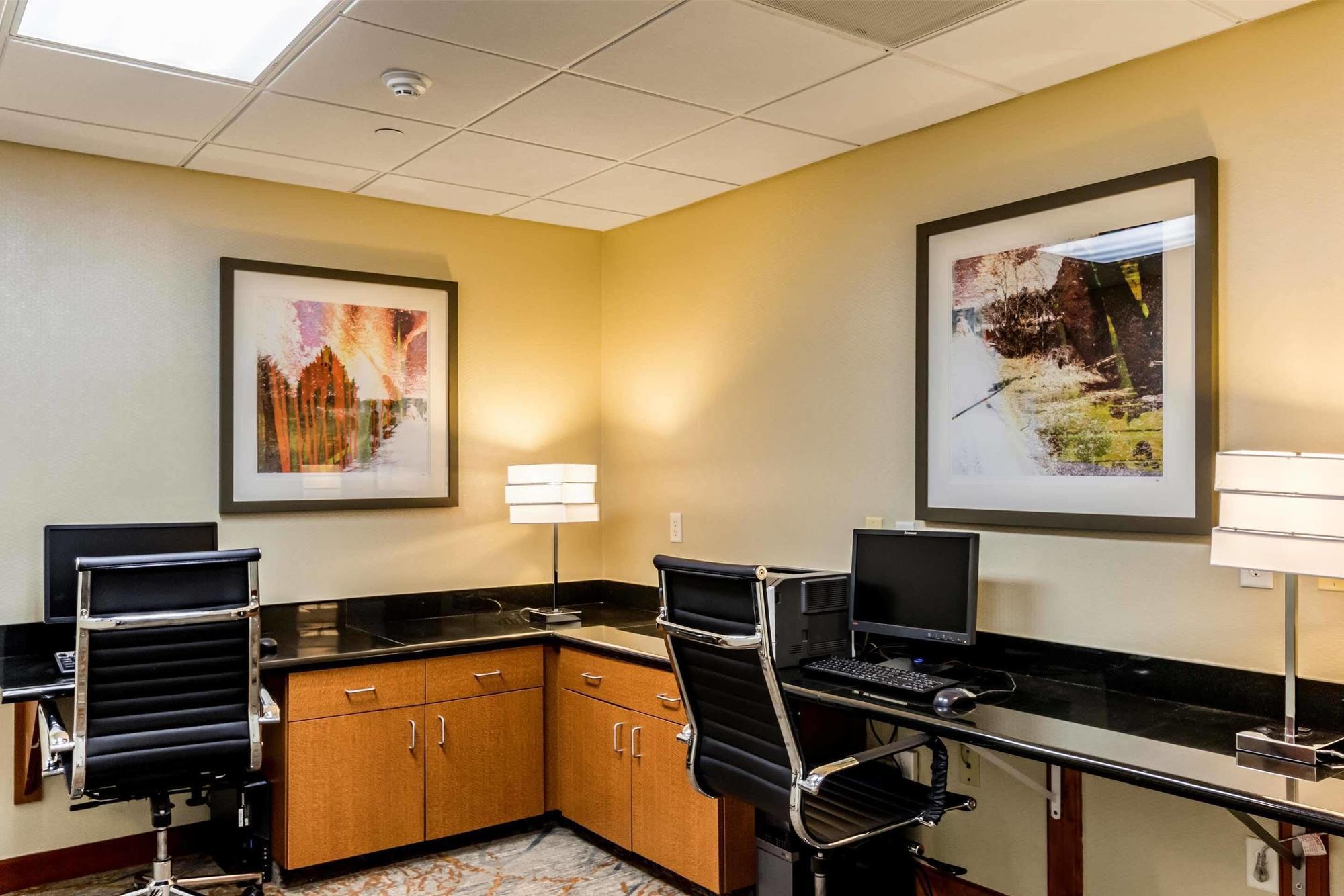 Holiday Inn Express & Suites Cedar Falls Zewnętrze zdjęcie