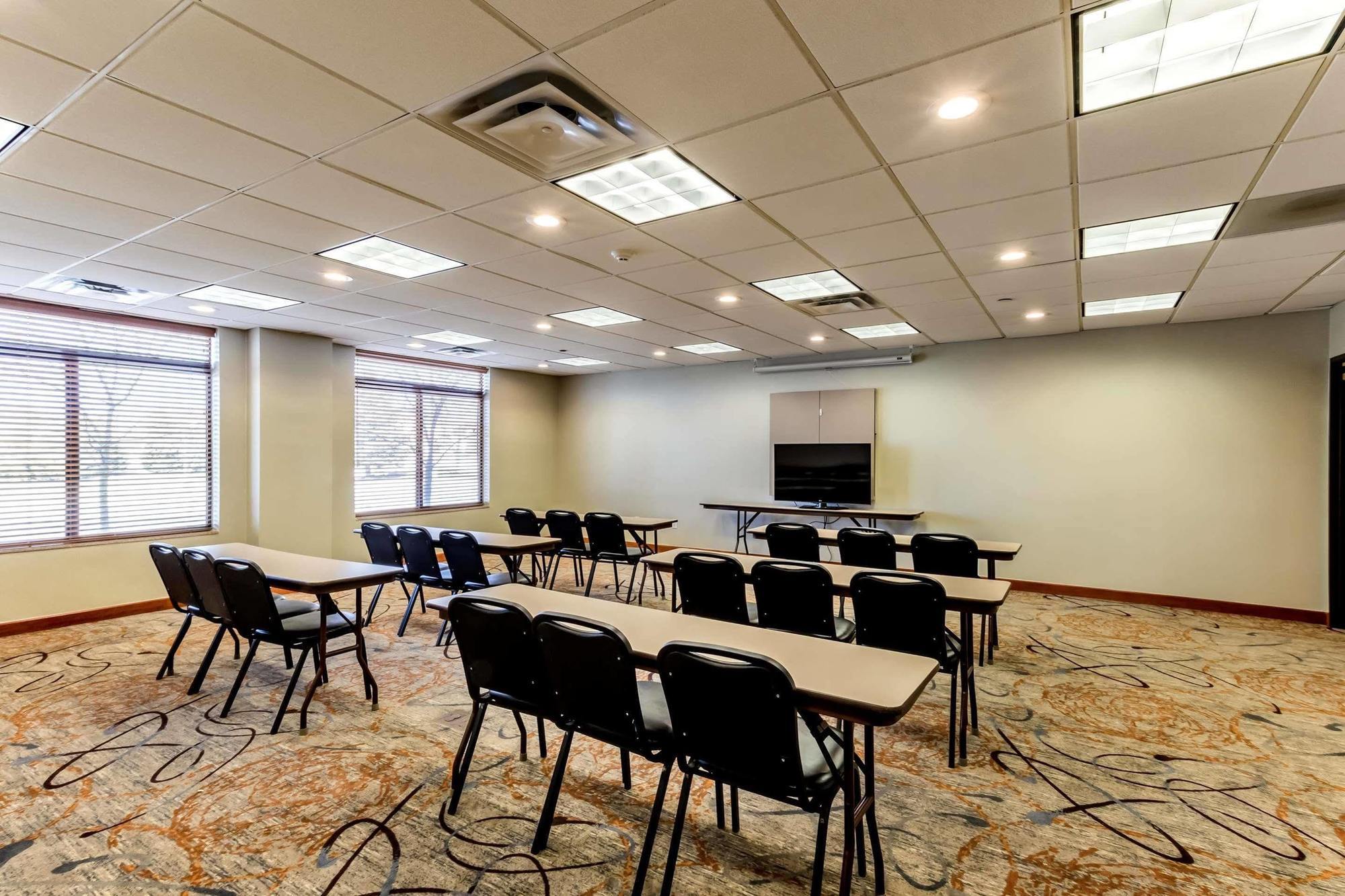 Holiday Inn Express & Suites Cedar Falls Zewnętrze zdjęcie
