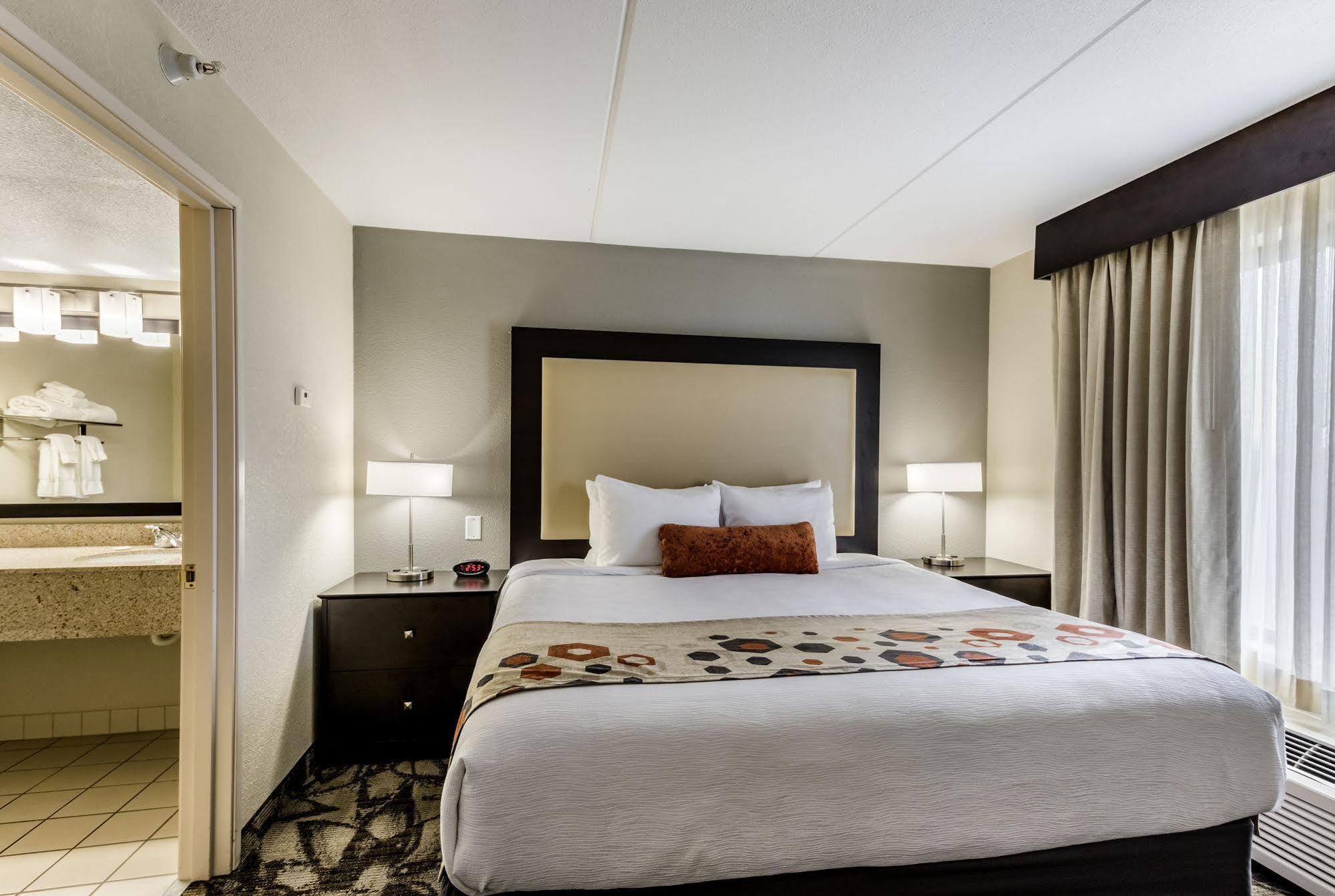 Holiday Inn Express & Suites Cedar Falls Zewnętrze zdjęcie